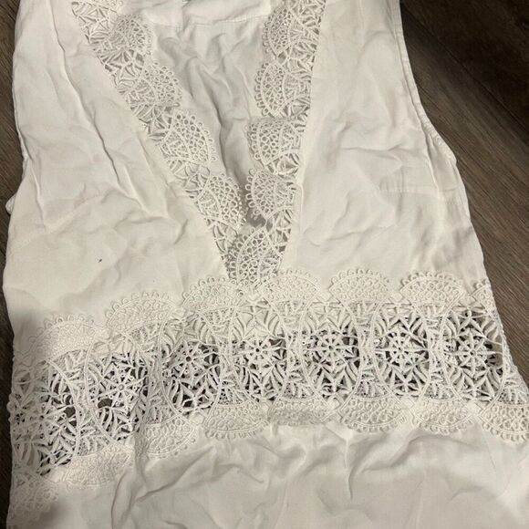 Suboo V Neck White Dress. Size 0. Embroidered Floral Details - Picture 10 of 11